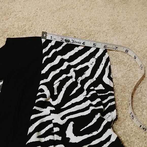 Michael Kors  Black & White Top Cap Sleeve sz. SP - Picture 7 of 7